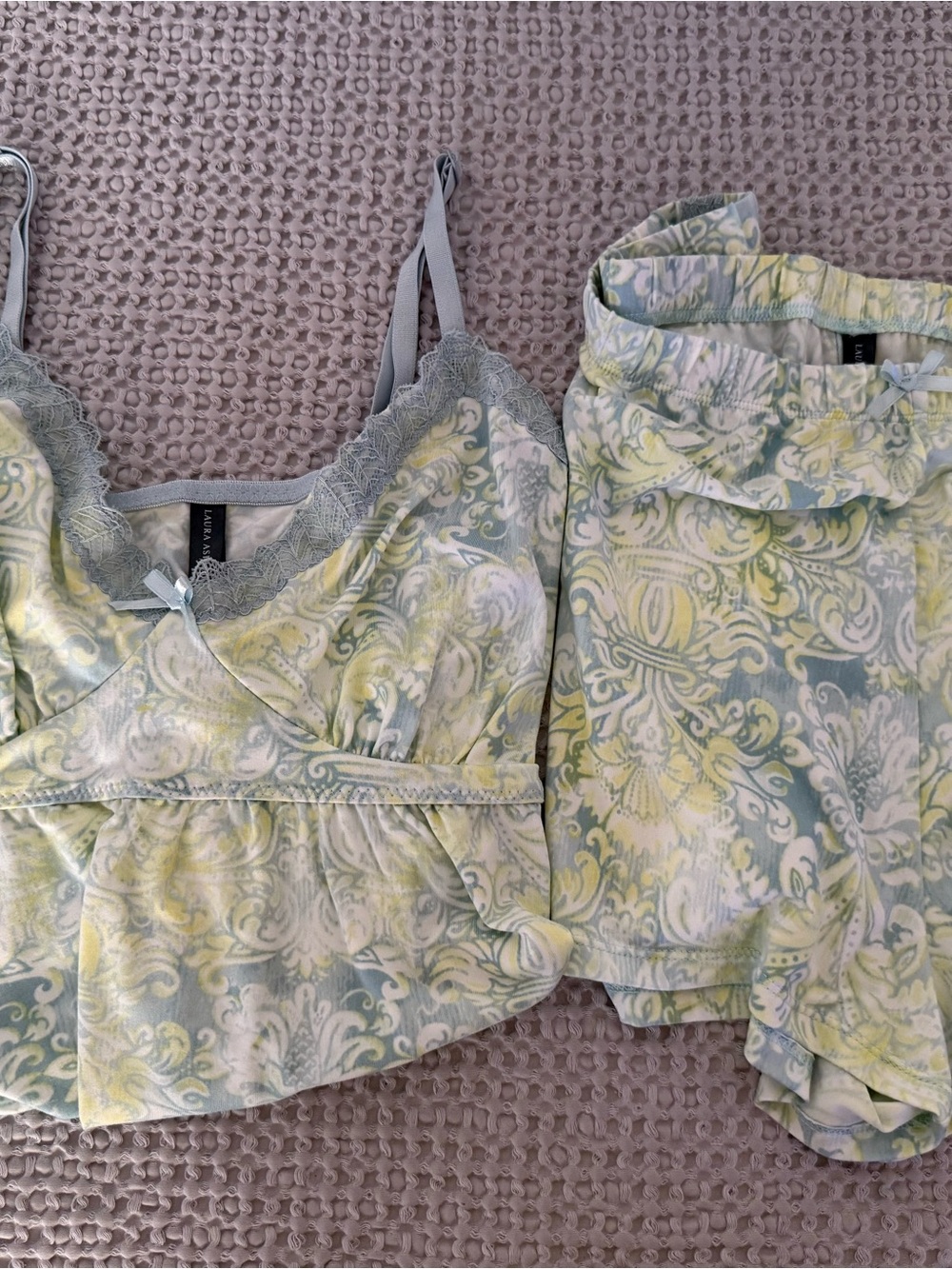 Laura Ashley Pale Green and Yellow Paisley Sleep Set 2pz size XL women’s